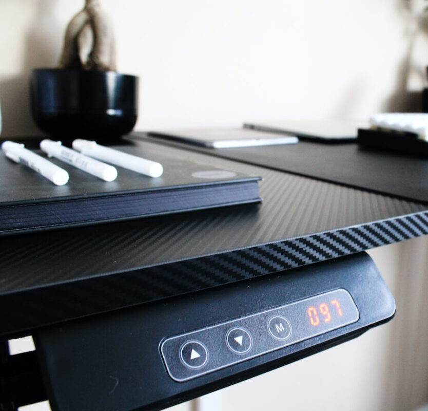 ez desk carbon photo 1