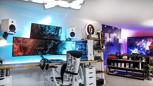 A Futuristic Gaming Setup by Randomfrankp 
