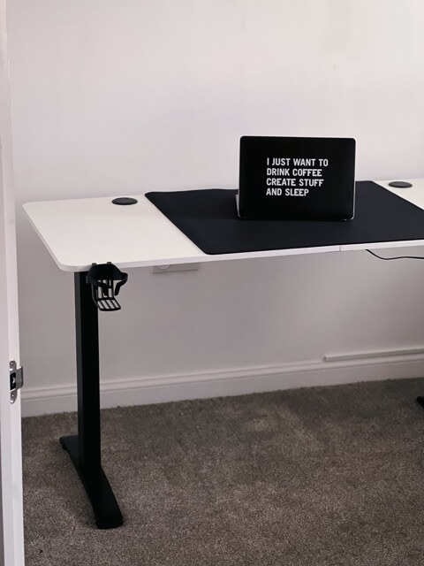 Proper Way to Stand While Using a Standing Desk 