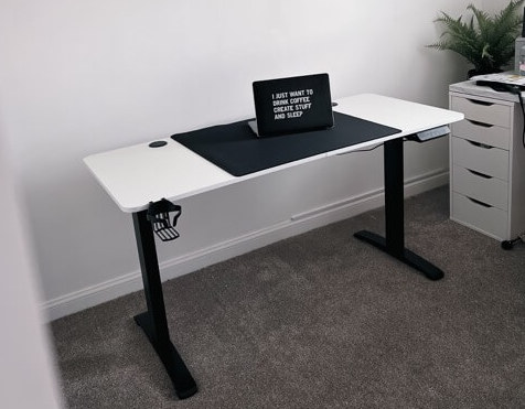 Pneumatic Vs. Electric Standing Desk