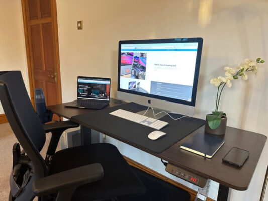 The top features of adjustable height desks?